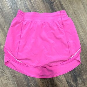 Lululemon Hotty Hot HR Skirt Size 6 Sonic Pink